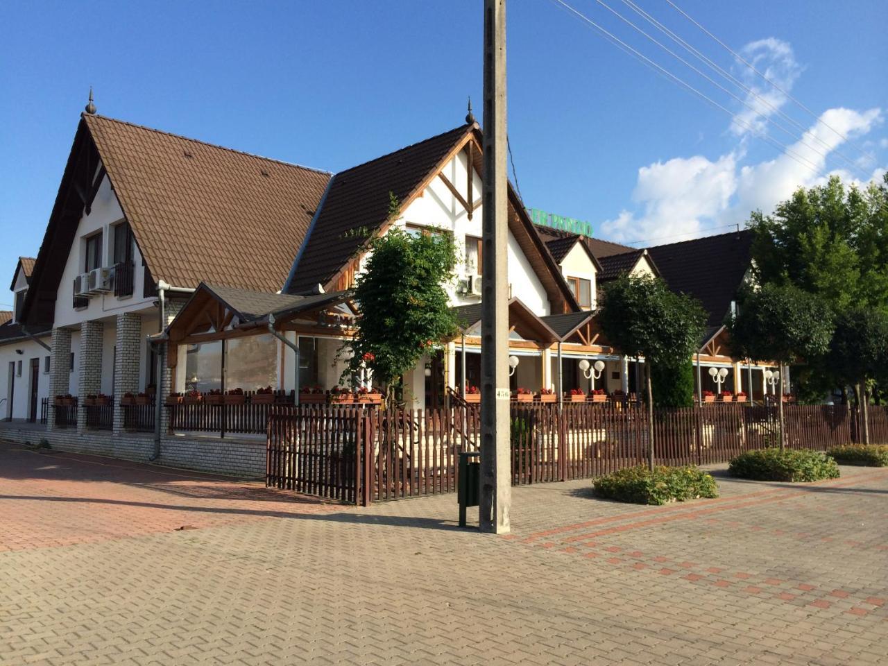 Hotel Koller Panzió Bonyhád Exterior foto